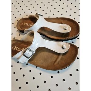 Mudd Women’s Thong Sandals Flip Flops White Patent Leather Cork Buckle 6M